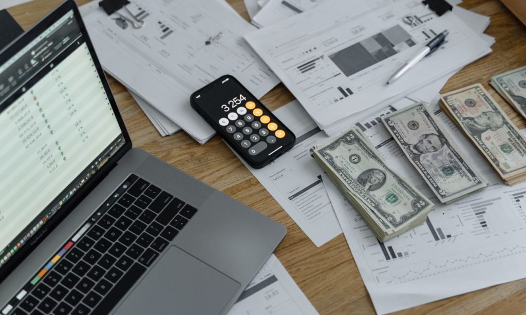 How to Manage Holiday Spending