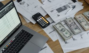 How to Manage Holiday Spending
