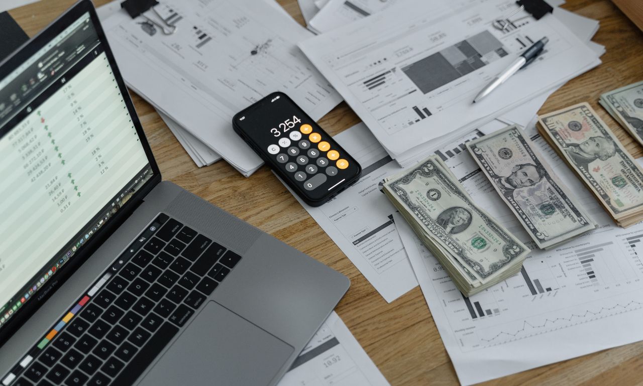How to Manage Holiday Spending